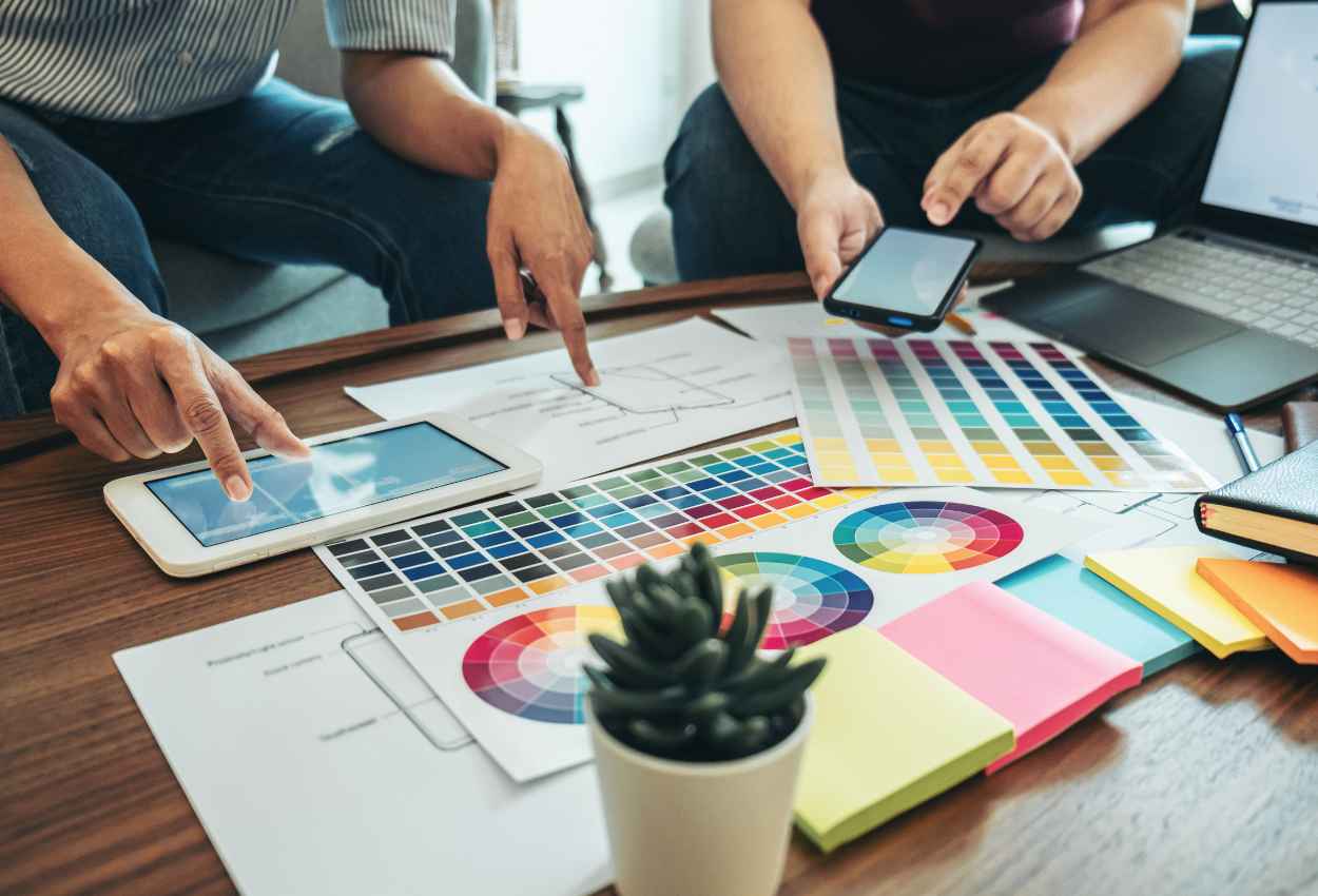 Crear Páginas Web: ¿Deberías Elegir Plantillas o Diseño a Medida?